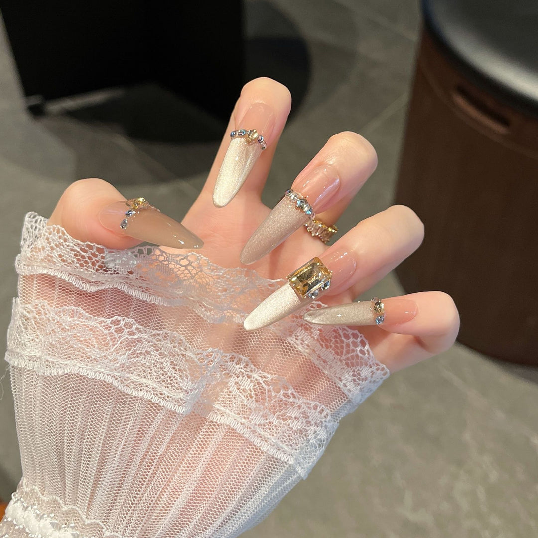 Stylish Stiletto Press-On Nail Extensions Bowlift