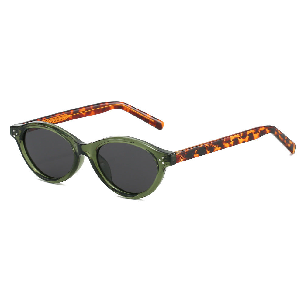 Women Cat-Eye Sunglasses with elegant, transparent frame and UV400 protection Bowlift