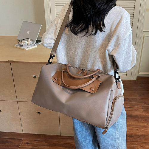 Travel bag with practical compartments Bowlift