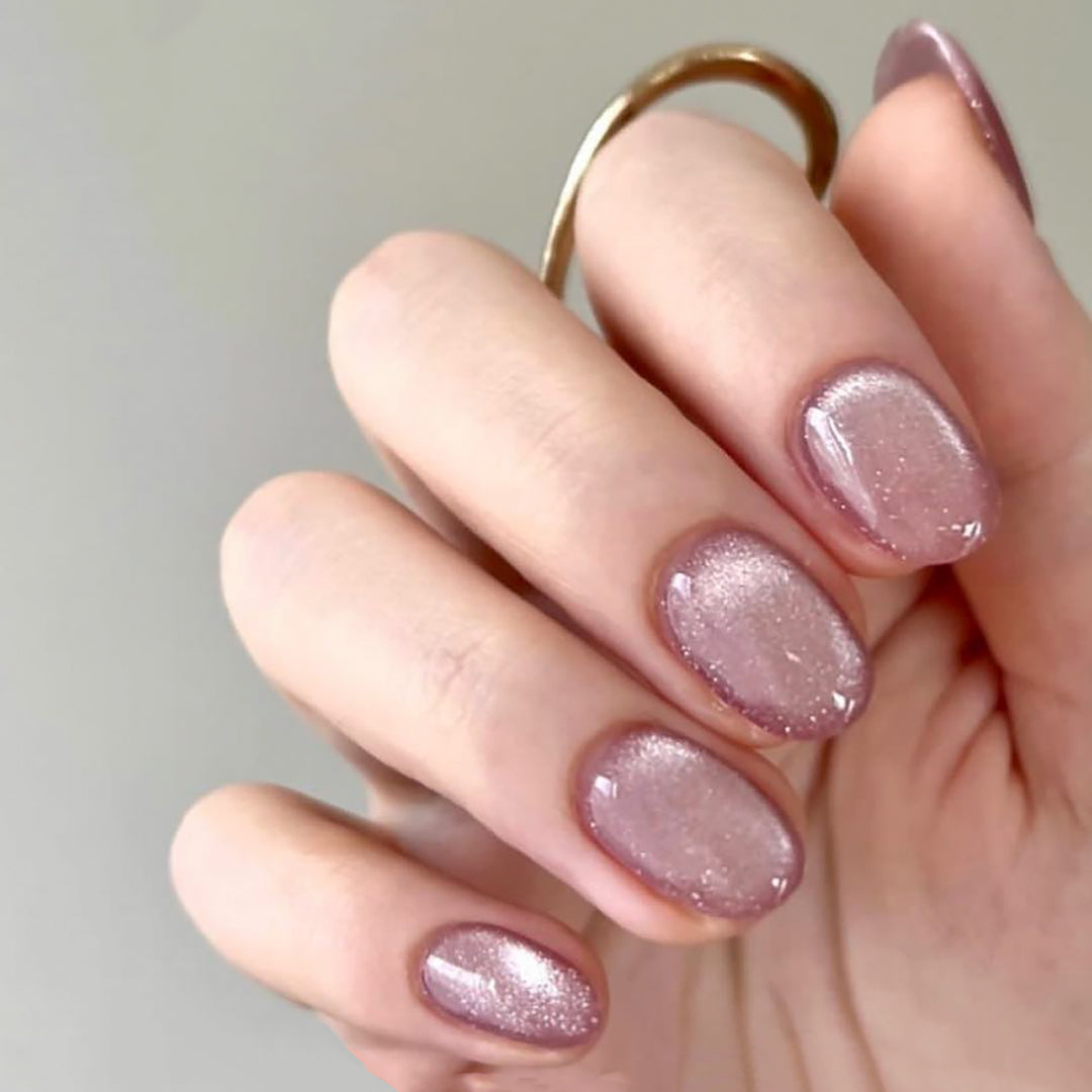Nail art with glitter finish Bowlift