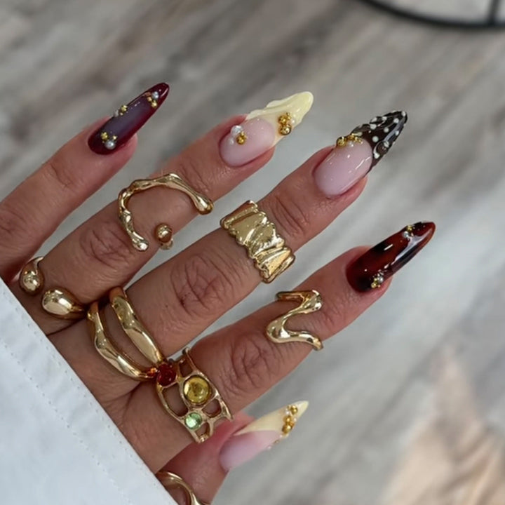 Artistic fingernails with gold applications Bowlift