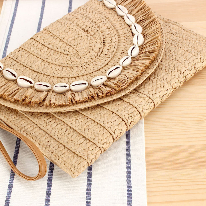 Shoulder bag with handcrafted shell decor Bowlift
