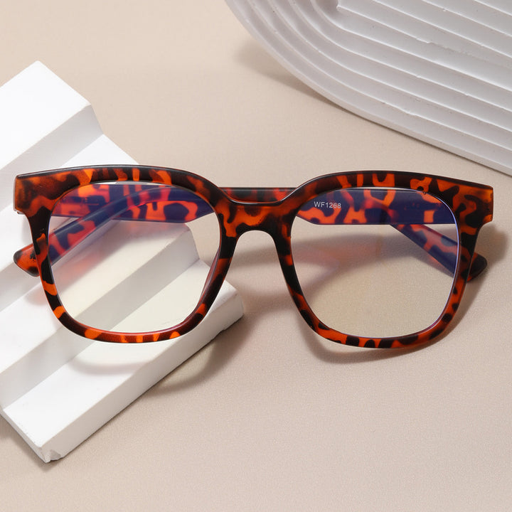 Women's designer glasses with an elegant square frame and modern accents Bowlift