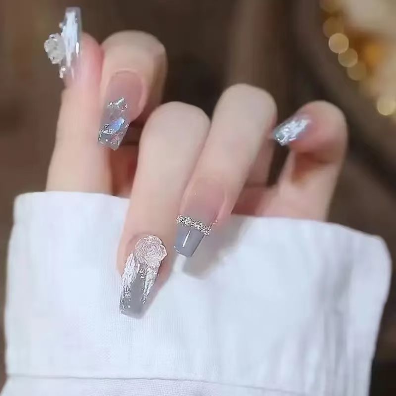 Artful nail designs with cat motif Bowlift