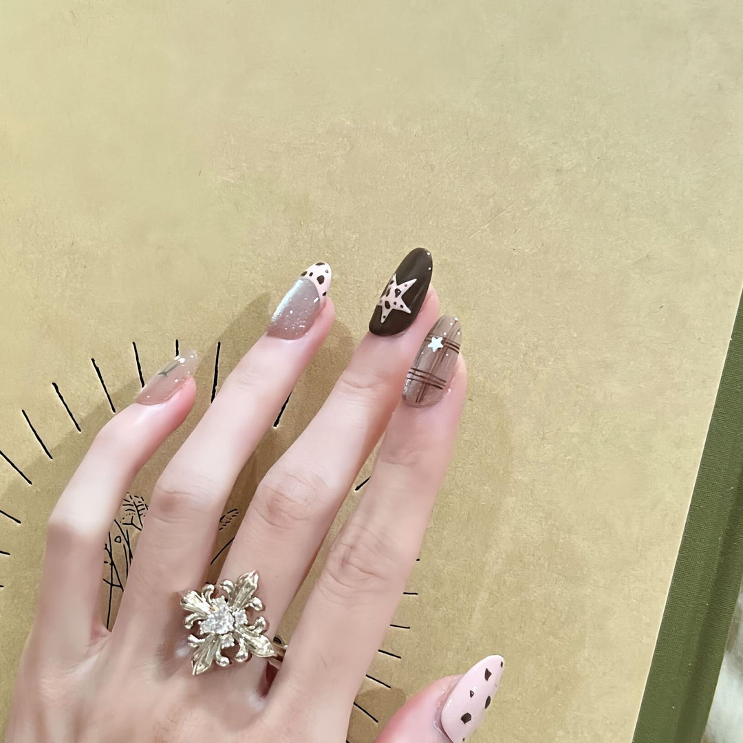 Artificial Nails in Elegant Flower Design Bowlift