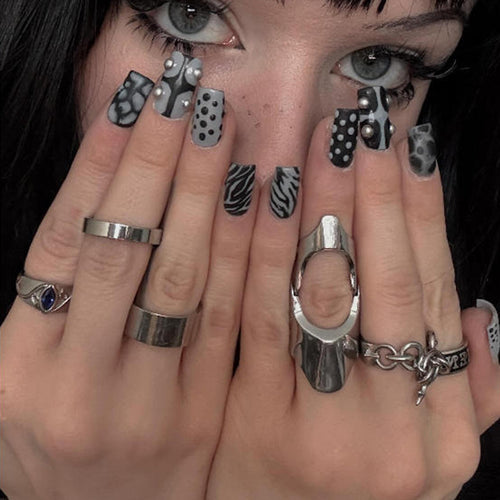 Elegant Press-On Nail Sets with Artistic Patterns Bowlift