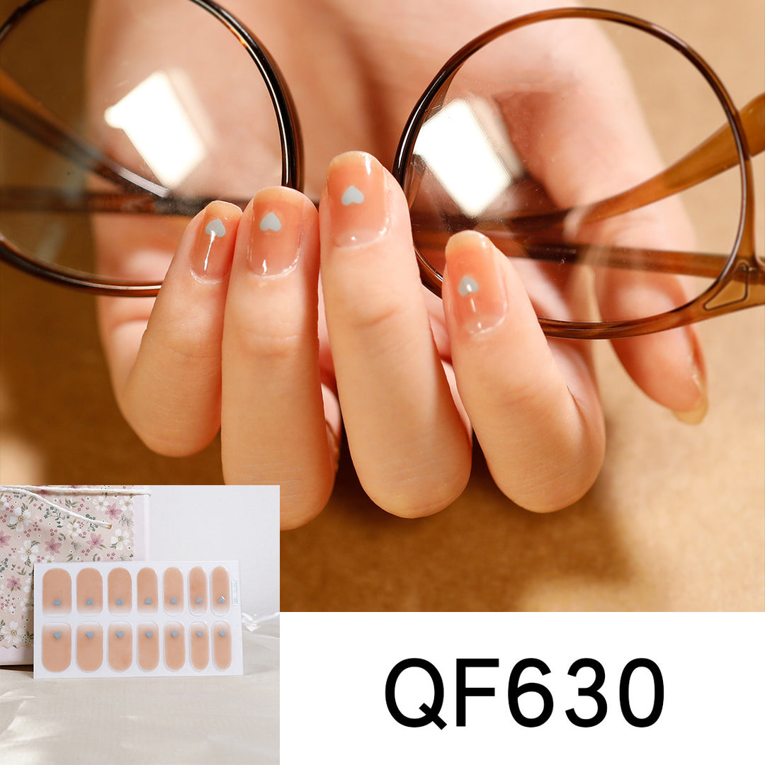 Artificial nail design with heart motif Bowlift
