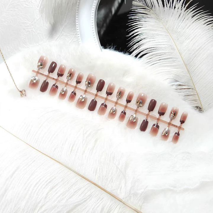 Elegant Artificial Nail Set with Gold Accents Bowlift