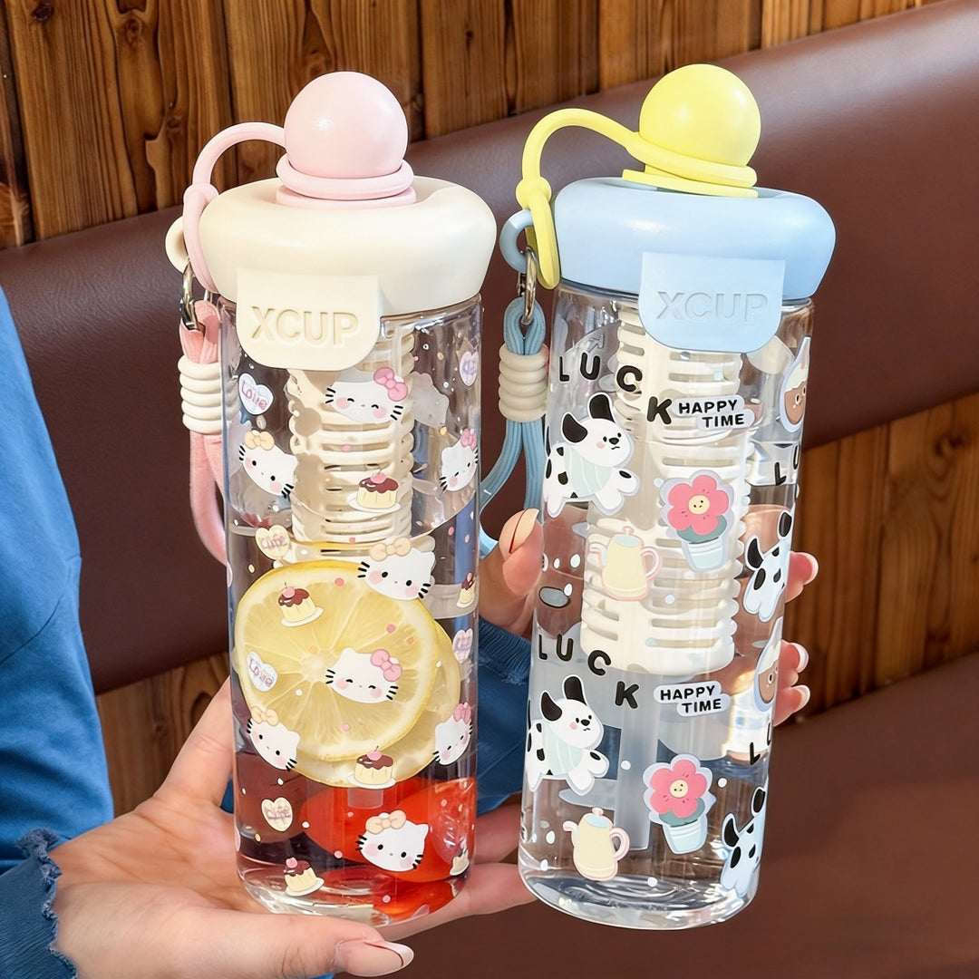 Women's playful water bottle with integrated fruit filter Bowlift