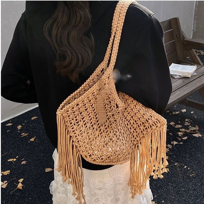 Macrame shoulder bag with fringes Bowlift