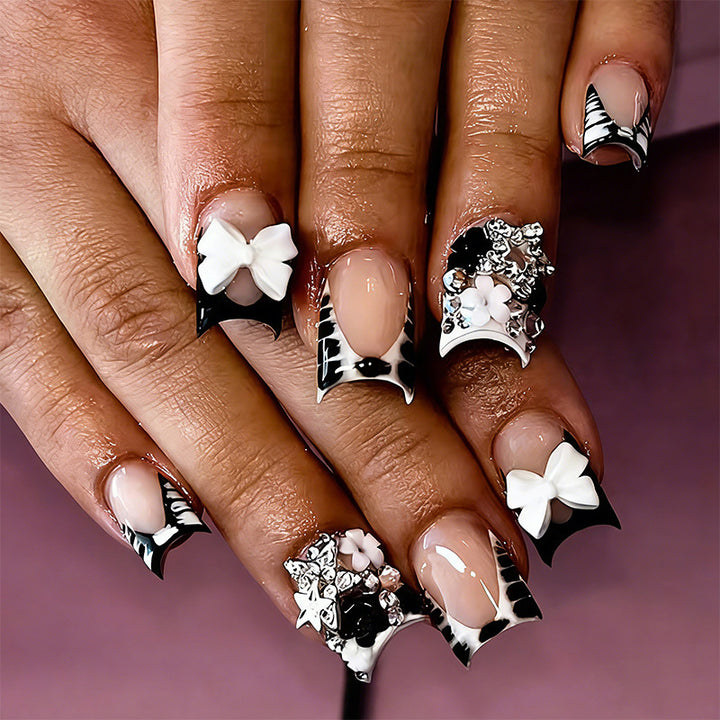 Elegant Artificial Nail Tips with Gold Accents Bowlift