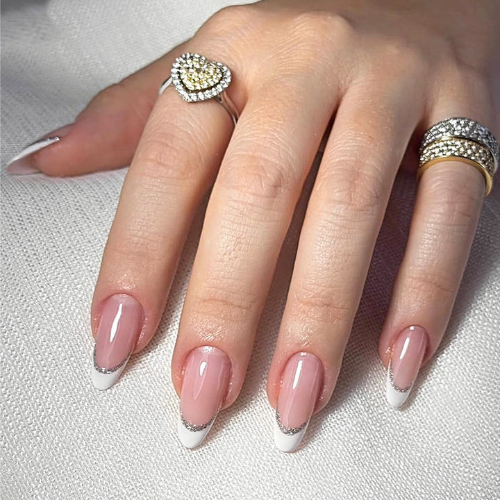 Artificial nail set with elegant glitter accents Bowlift