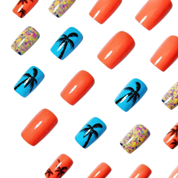 Artificial nails with tropical palm motif Bowlift