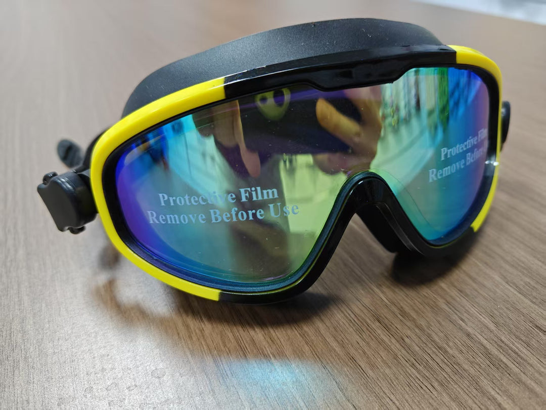 Swim protection mask with clear field of vision and comfortable fit Bowlift
