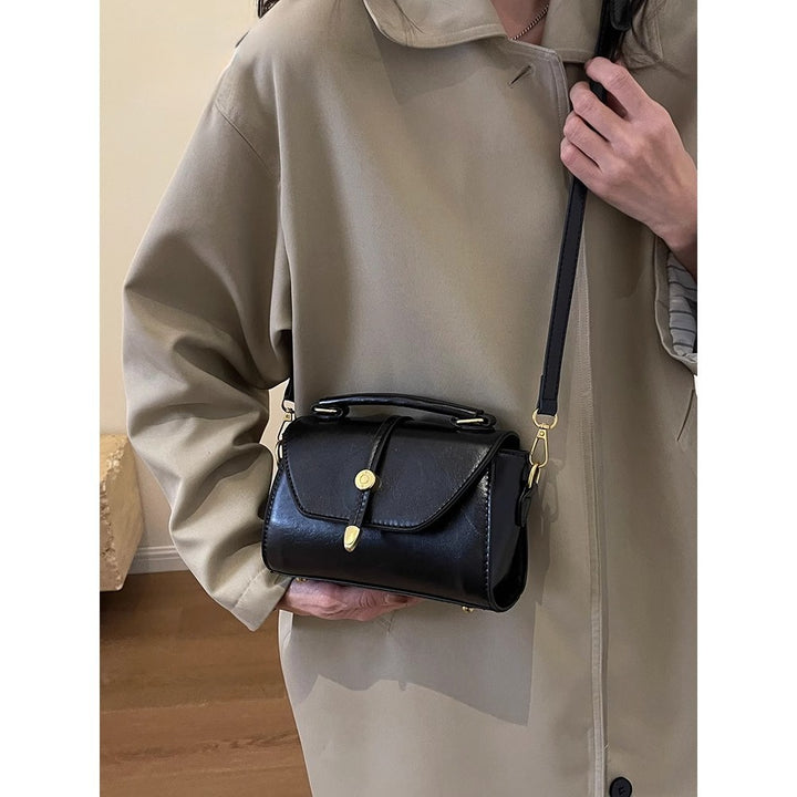 Vintage-Inspired Leather Shoulder Bag Bowlift