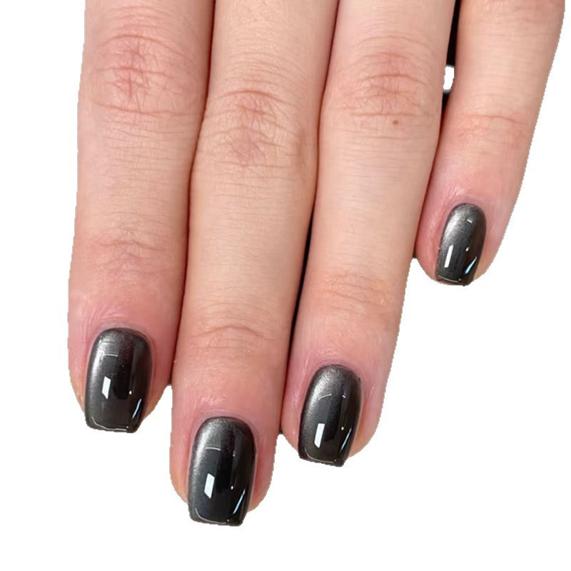 Fashionable artificial nails with high gloss and glamorous finish Bowlift