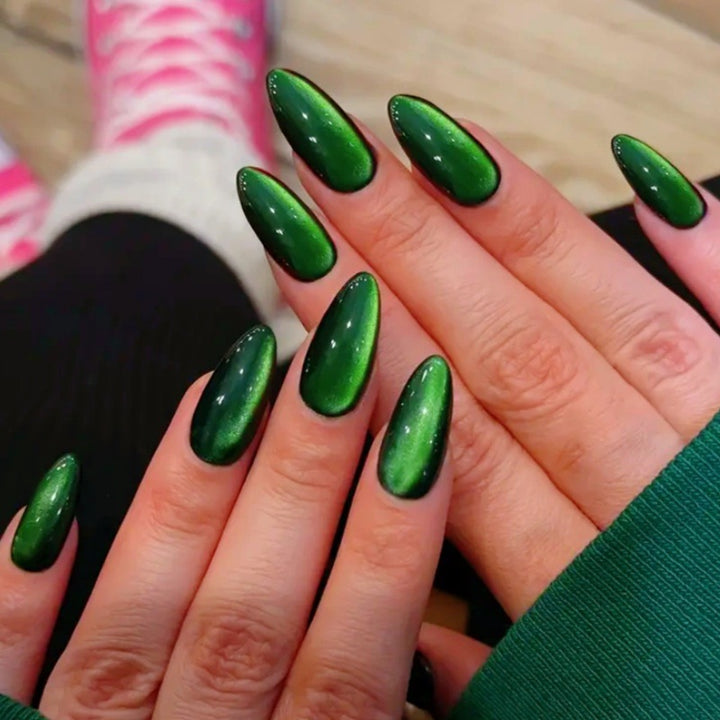 Artistic Heart-Embellished Press-On Nails Bowlift