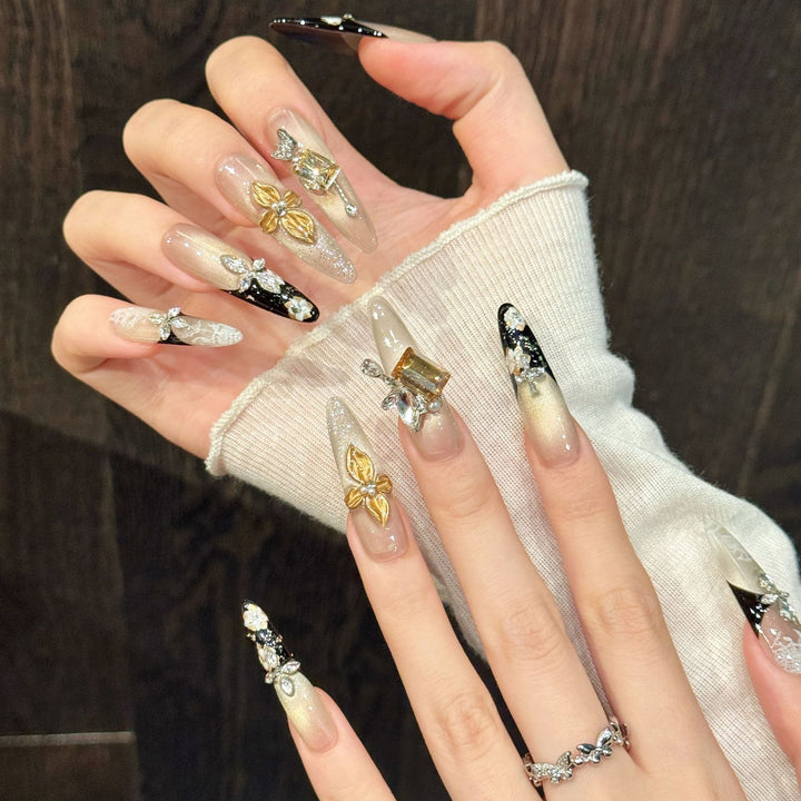 Luxurious Artistic Press-On Nail Art Set