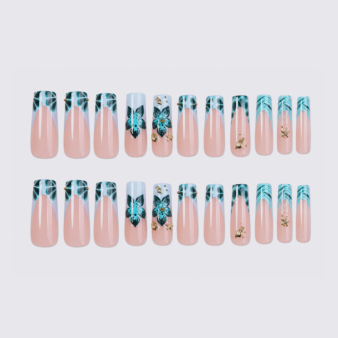 Artificial nail set with luxurious floral accents and golden details Bowlift