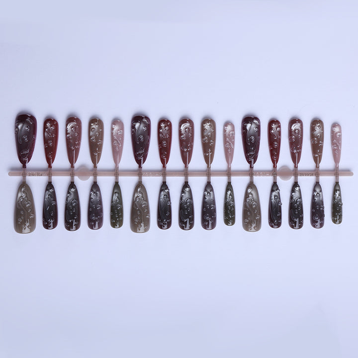 Artificial nails with trendy waterfall effect Bowlift