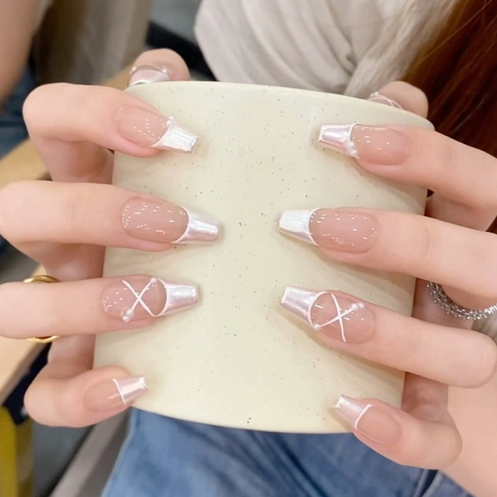 Artificial nails with heart and glitter accents Bowlift