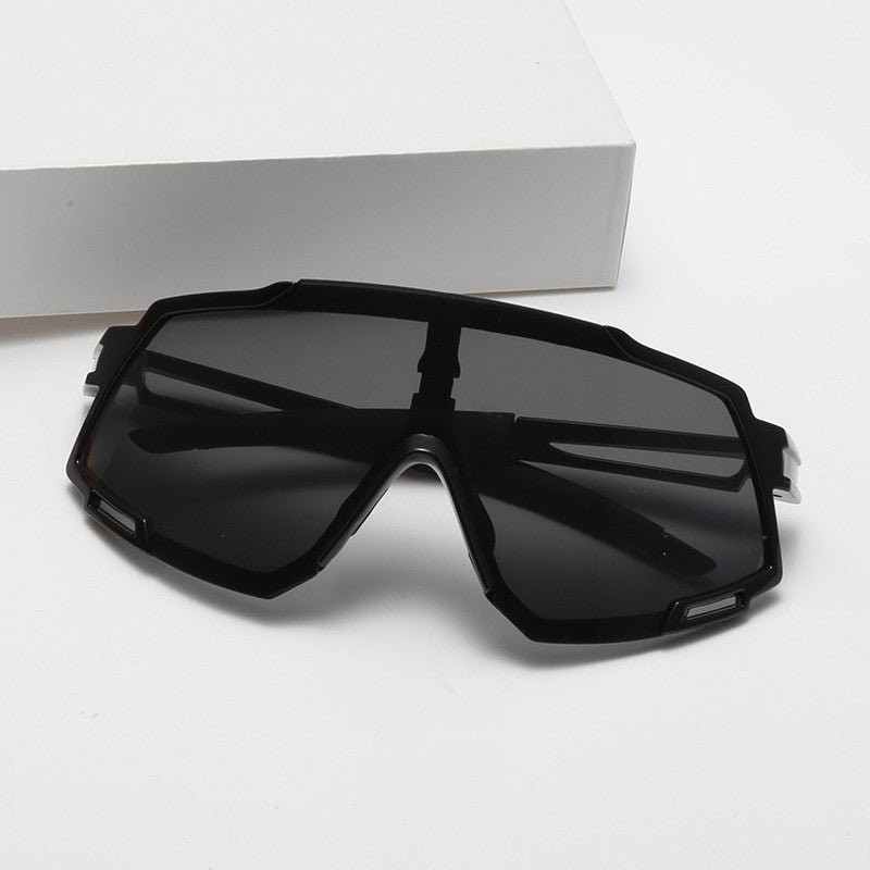Men's sporty outdoor sunglasses with a sturdy frame and polarized lenses Bowlift