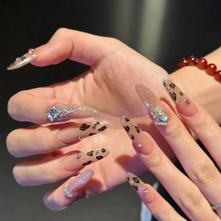 Glamorous artificial nail set with fun leopard pattern and glittering accents Bowlift