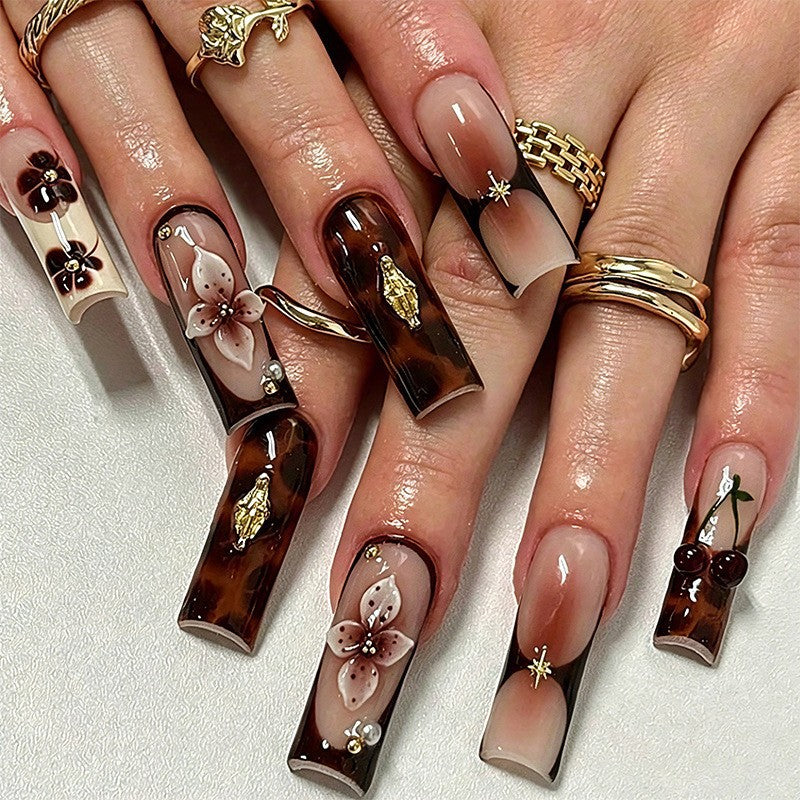Artistic Nail Tips with Autumn Motifs Bowlift