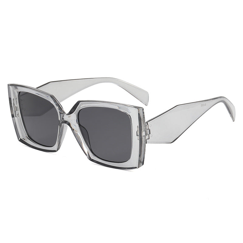 Women's Extravagant Oversized Sunglasses in Modern Design Bowlift