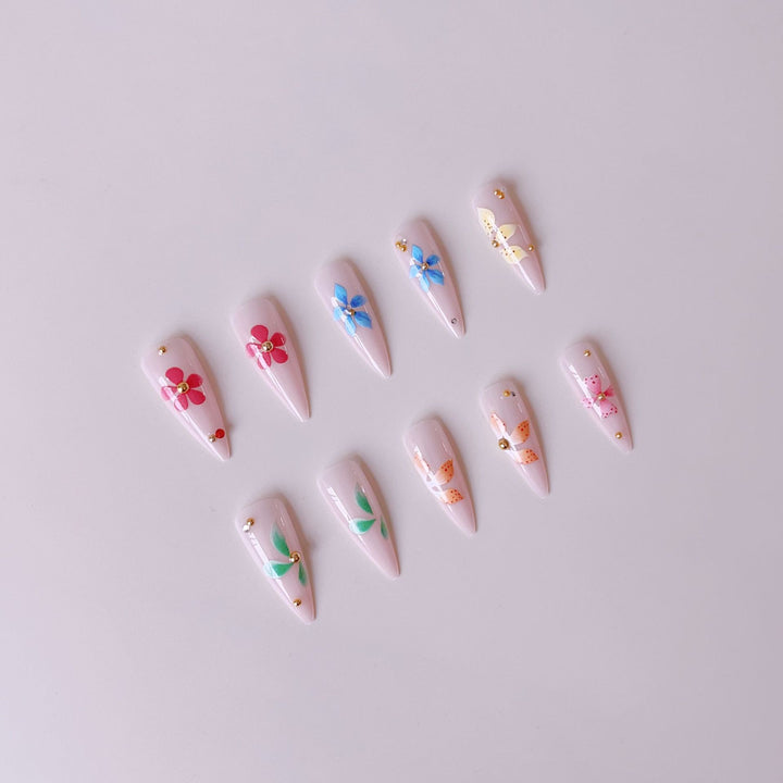 Artificial nail tips with floral decorations Bowlift