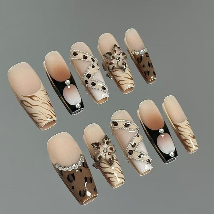 Artful nail set with floral accents Bowlift