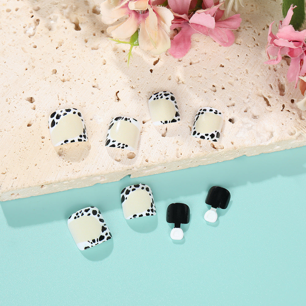 Stylish animal print artificial nails Bowlift