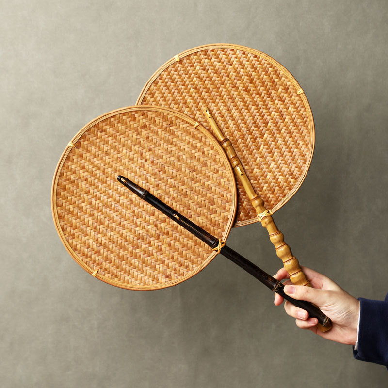 Women traditional bamboo fan Bowlift