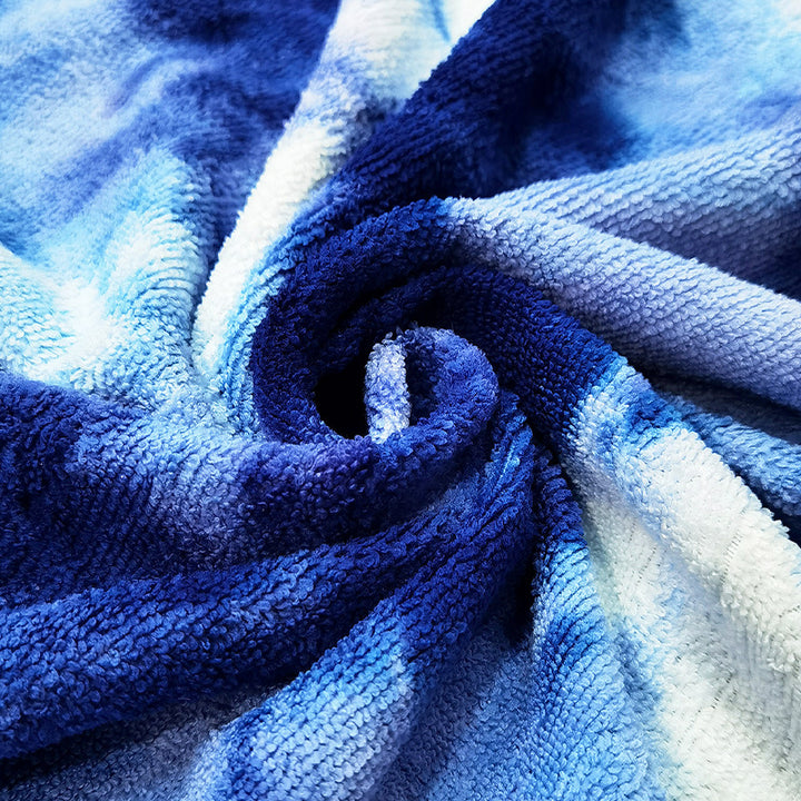 Sporty towel with creative striped pattern Bowlift