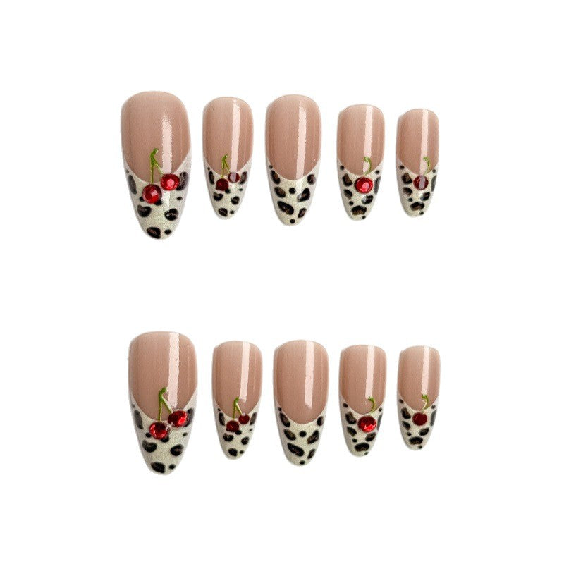 Glamorous artificial nails in leopard look Bowlift