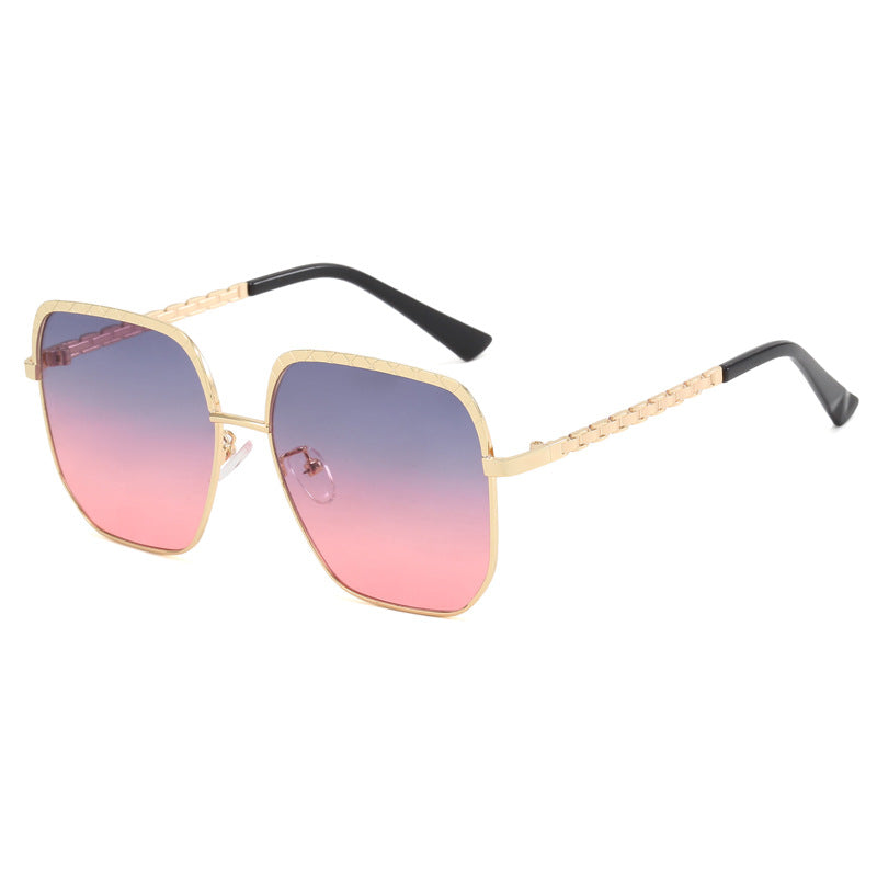 Ladies' fashionable sunglasses with square frame and stylish details Bowlift