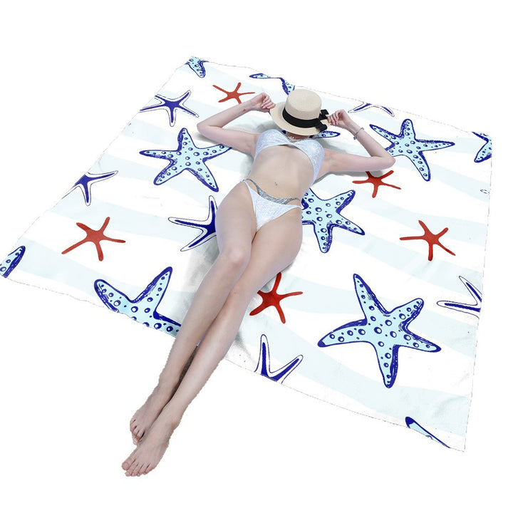 Beach blanket with sweet turtle motif Bowlift
