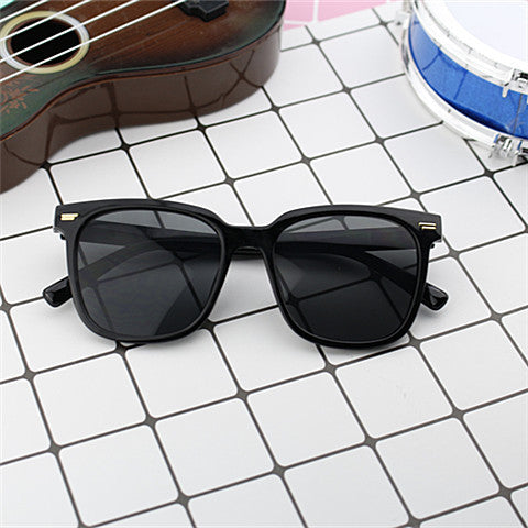 Women's fashionable oversized sunglasses with square frame and UV protection Bowlift