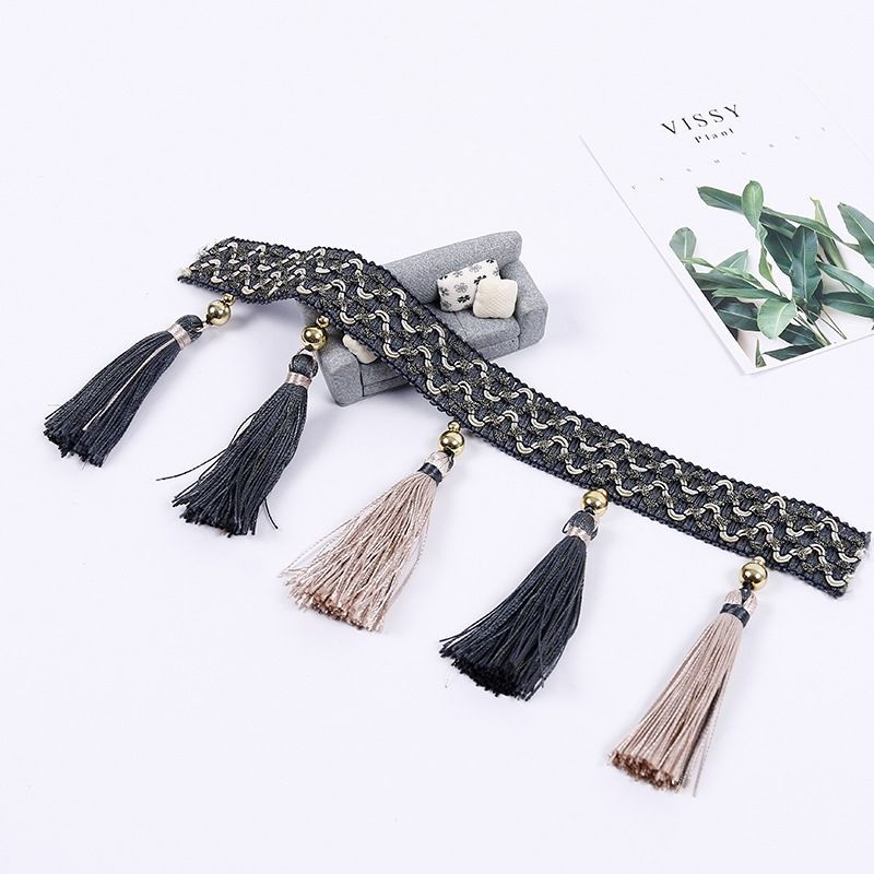 Decorative tassel trim Bowlift