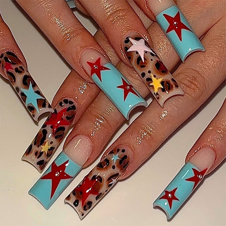 Nail set with trendy leopard and star design Bowlift