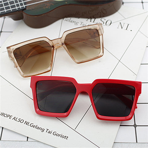 Women's oversized sunglasses in trendy corner design Bowlift
