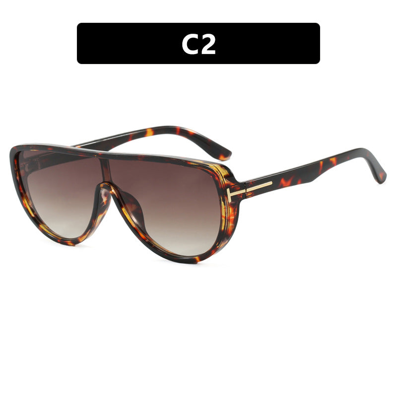 Women's elegant oversized sunglasses with striking design and UV protection Bowlift