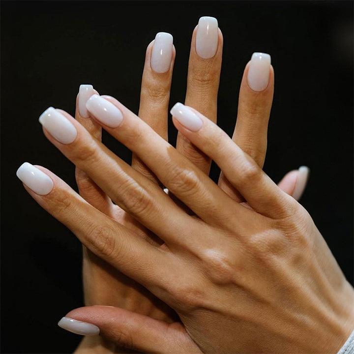 Elegant Press-On Nail Set with Stylish French Tip Design Bowlift