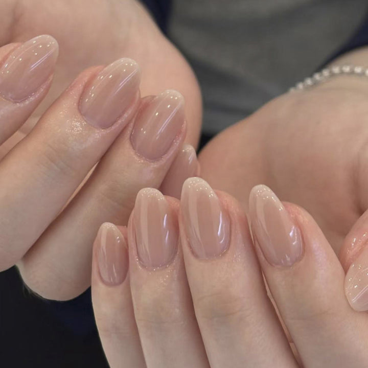 Artificial nail art with playful dots and bows Bowlift