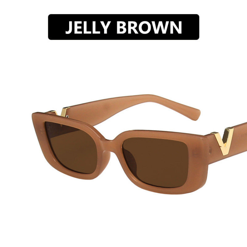 Ladies elegantly cut sunglasses in modern design Bowlift