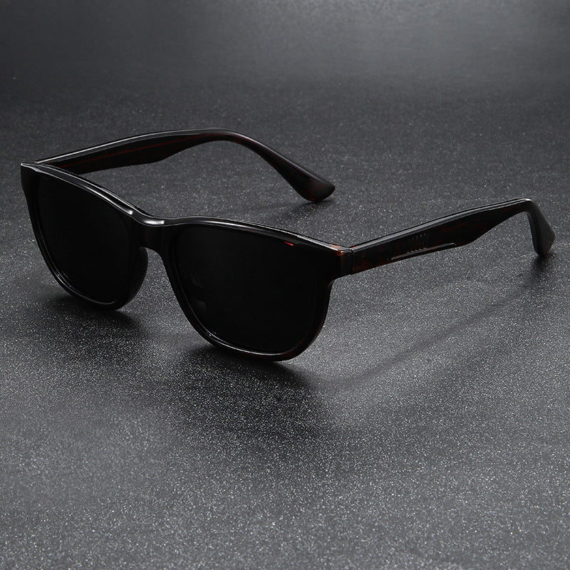 Women's sunglasses in modern retro design with high-quality UV protection Bowlift
