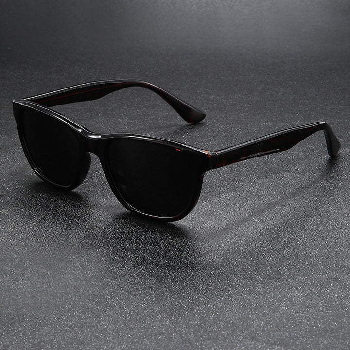 Women's sunglasses in modern retro design with high-quality UV protection Bowlift