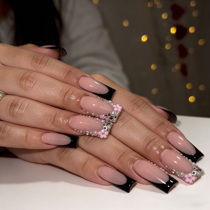 Elegant Stiletto Press-On Nail Art with Rhinestone Accents Bowlift