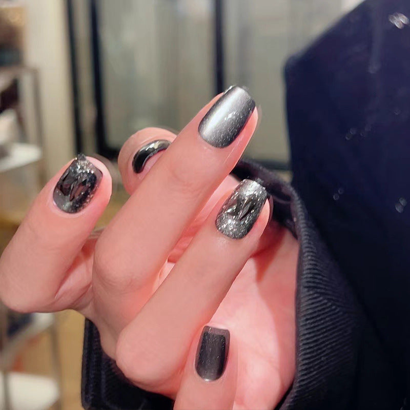Artificial nails with trendy metallic design Bowlift