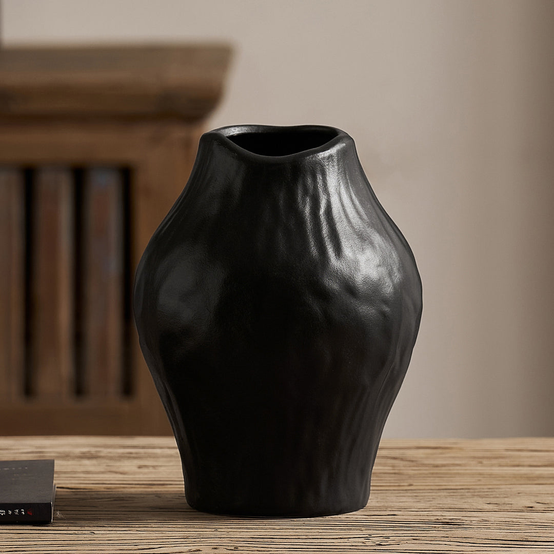 Elegant and modern ceramic vase Bowlift